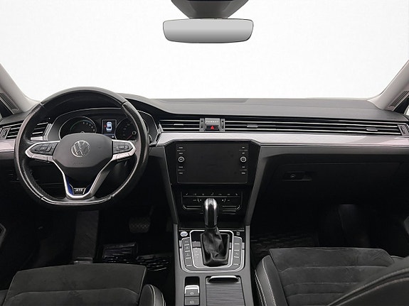 Volkswagen Passat 14 of 30
