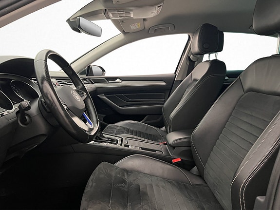 Volkswagen Passat 12 of 30
