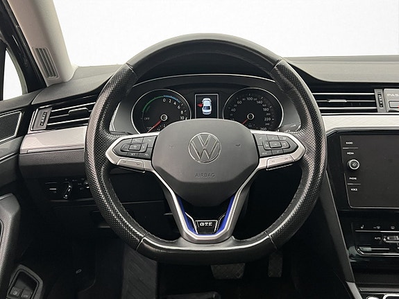 Volkswagen Passat 15 of 30