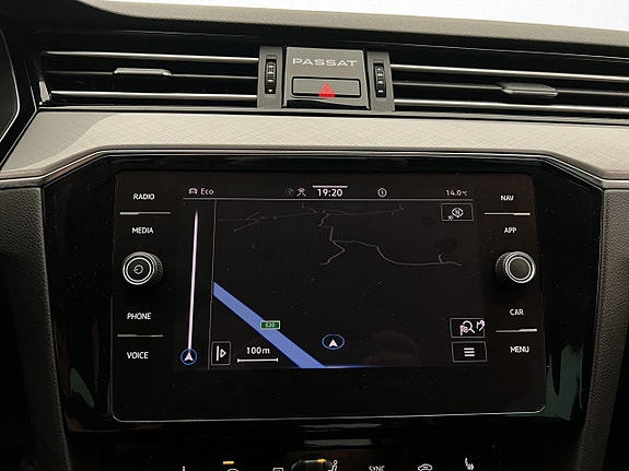 Volkswagen Passat 23 of 30