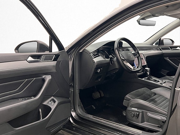 Volkswagen Passat 11 of 30
