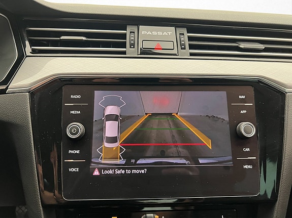 Volkswagen Passat 22 of 30