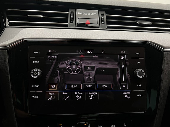 Volkswagen Passat 25 of 30