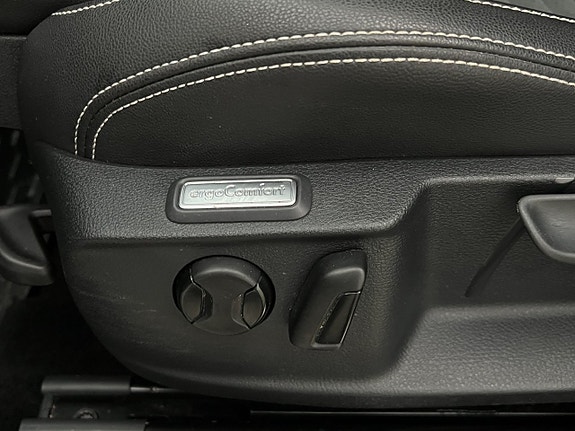 Volkswagen Passat 13 of 30