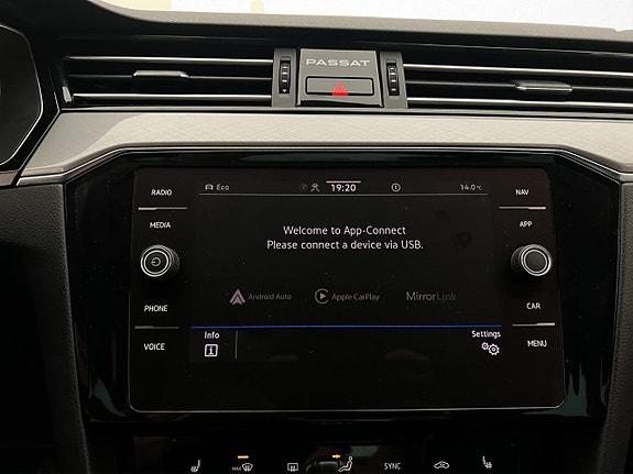 Volkswagen Passat 24 of 30