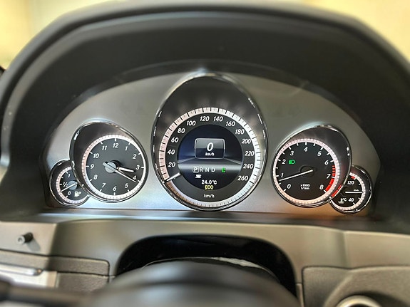 Mercedes-Benz E200 15 of 21