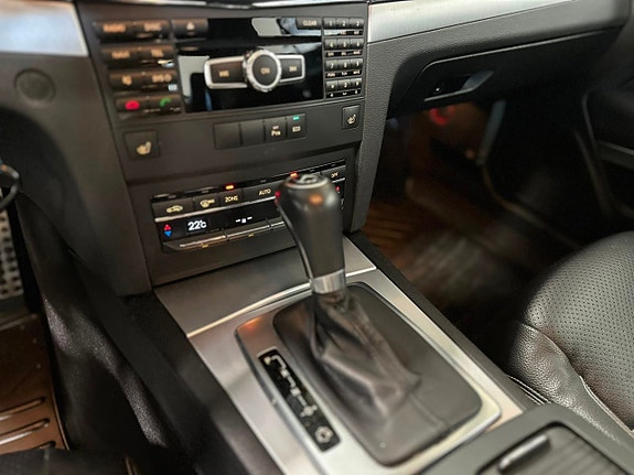 Mercedes-Benz E200 13 of 21