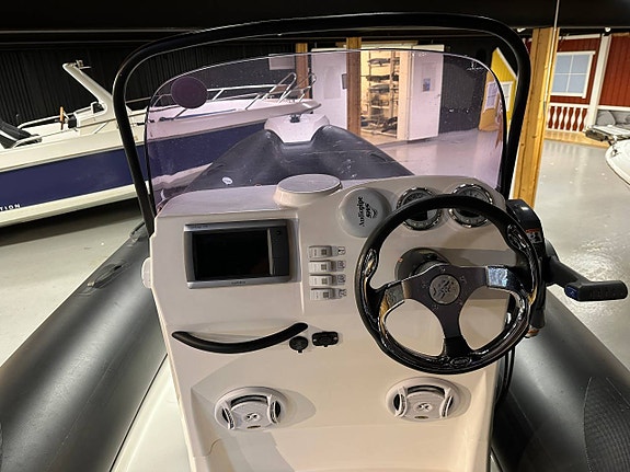 Brig Navigator 610 / Evinrude 115hk 5 of 7