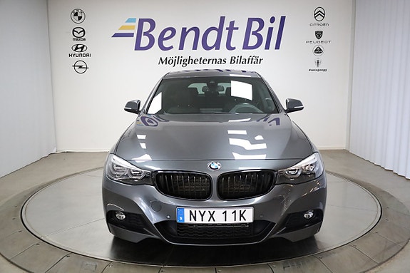 BMW 320d 2 of 5