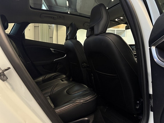Volvo V40 Cross Country 9 of 26