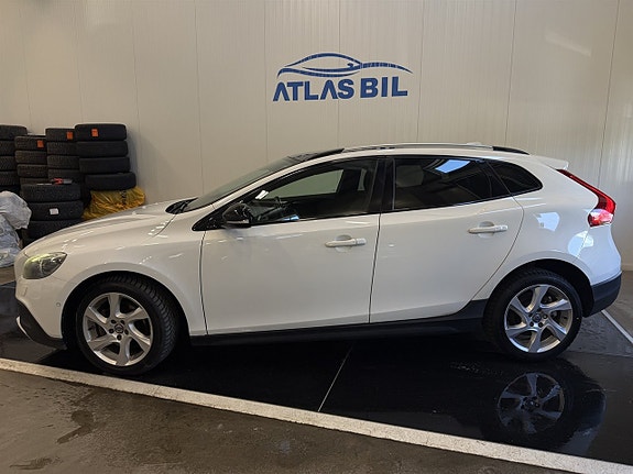 Volvo V40 Cross Country 2 of 5