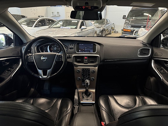 Volvo V40 Cross Country 22 of 26