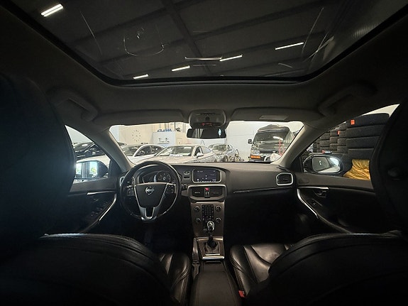 Volvo V40 Cross Country 24 of 26