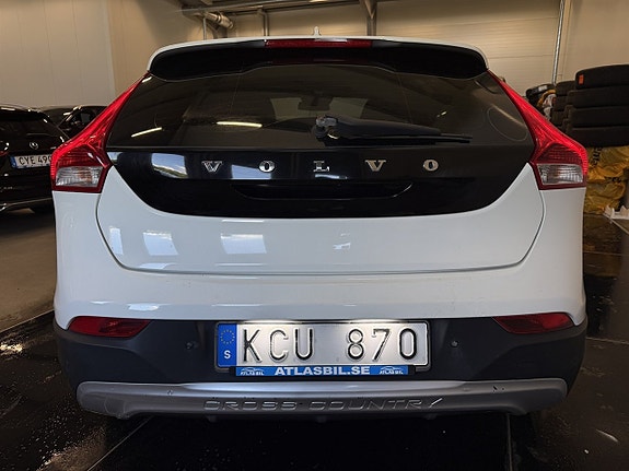 Volvo V40 Cross Country 3 of 5