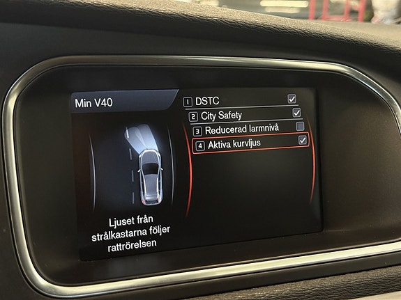 Volvo V40 Cross Country 18 of 26
