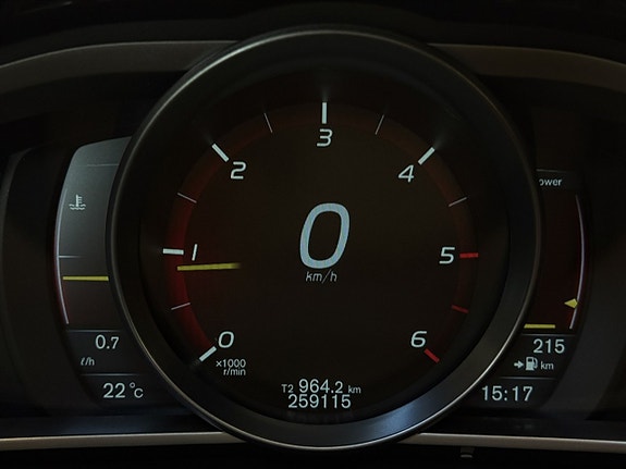 Volvo V40 Cross Country 13 of 26