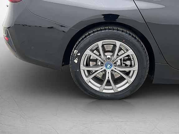 BMW 330e 30 of 30