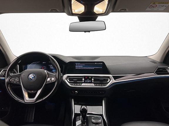 BMW 330e 11 of 30