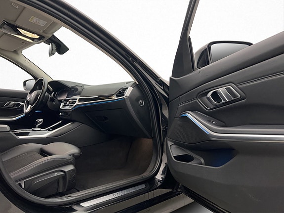 BMW 330e 25 of 30
