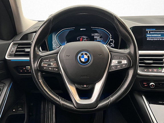 BMW 330e 12 of 30