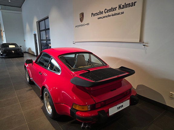 Porsche 911 Turbo 4 of 5
