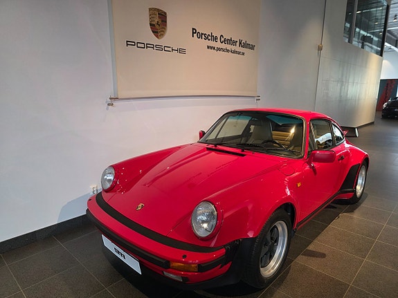 Porsche 911 Turbo 2 of 5