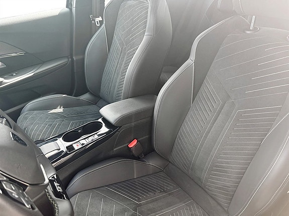 Peugeot 2008 5 of 17