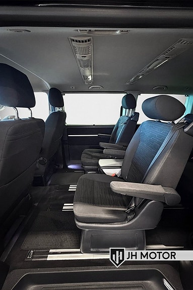 Volkswagen Multivan 15 of 20