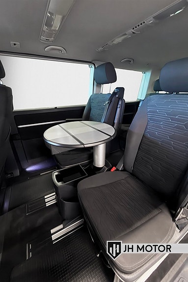 Volkswagen Multivan 16 of 20