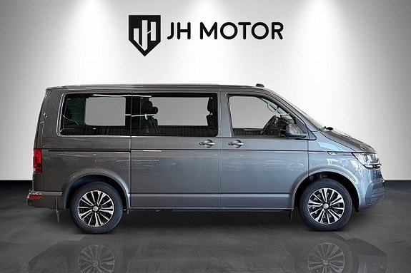 Volkswagen Multivan 8 of 20