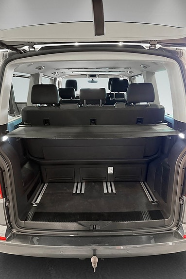 Volkswagen Multivan 18 of 20