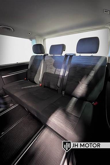 Volkswagen Multivan 17 of 20