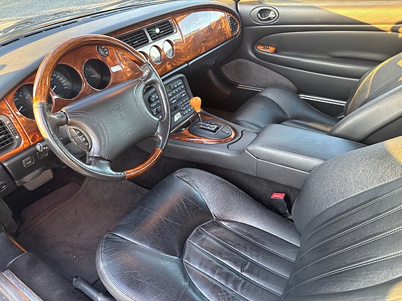 Jaguar XK 14 of 26