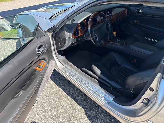 Jaguar XK 4 of 5