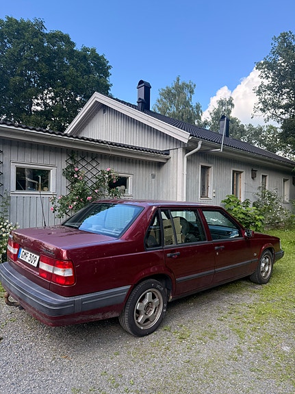 Volvo 940 2 of 3
