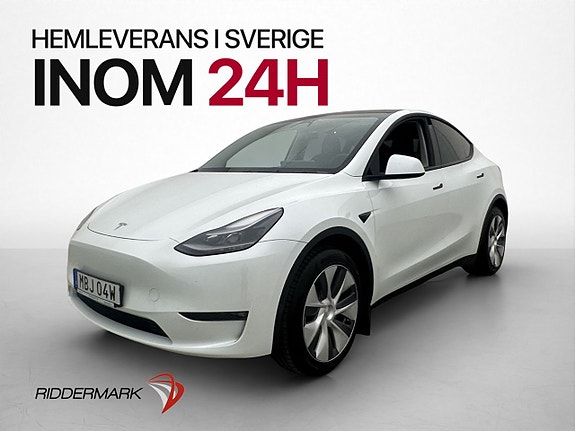 Tesla Model Y 3 of 5
