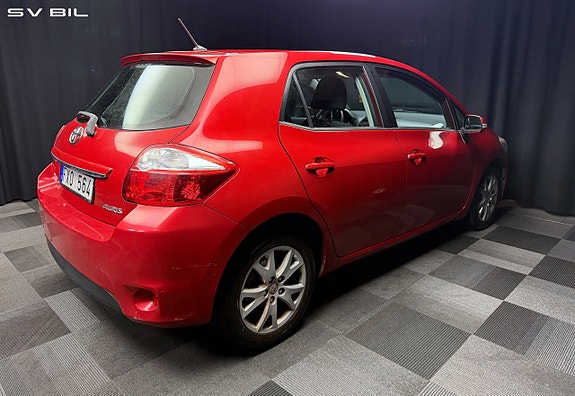 Toyota Auris 5 of 25