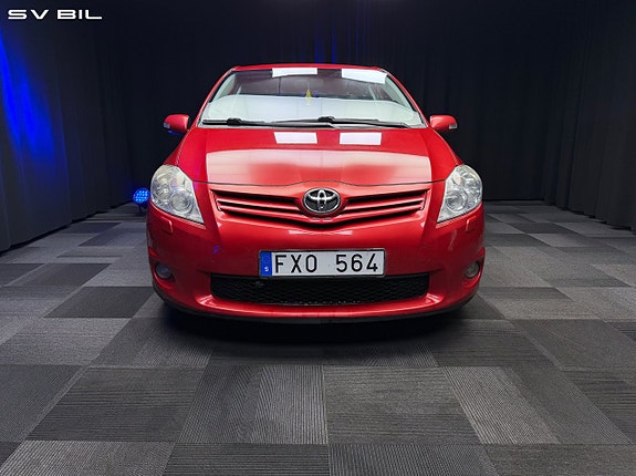 Toyota Auris 2 of 25