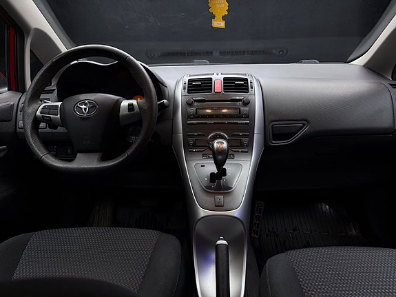 Toyota Auris 14 of 25