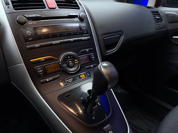 Toyota Auris 22 of 25