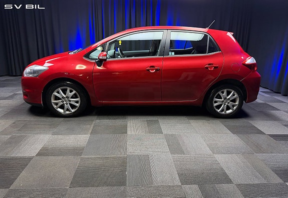 Toyota Auris 8 of 25