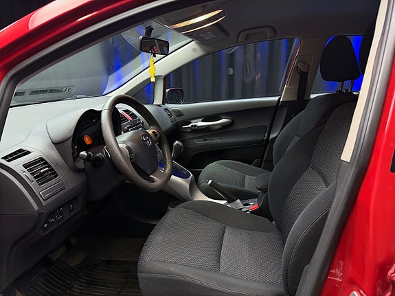 Toyota Auris 10 of 25