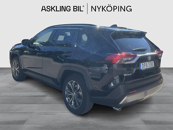Toyota RAV4 2 of 5