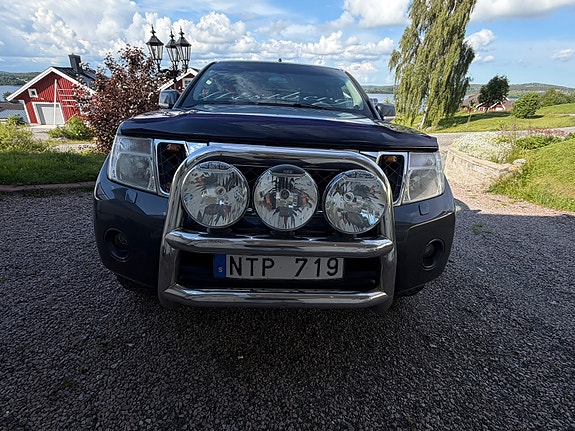 Nissan Navara 2 of 7