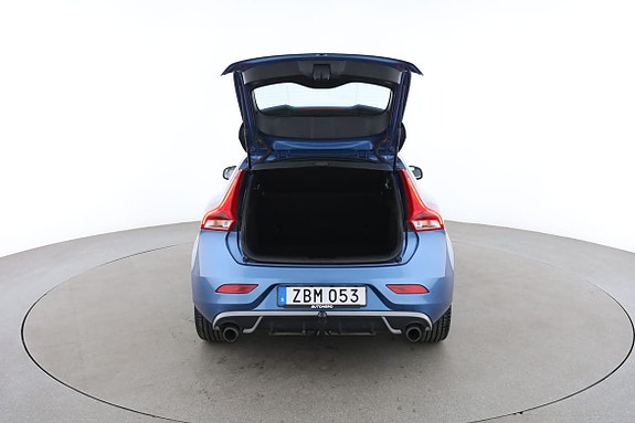 Volvo V40 17 of 30