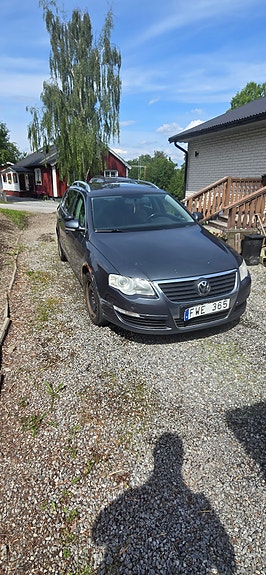Volkswagen Passat 2 of 6