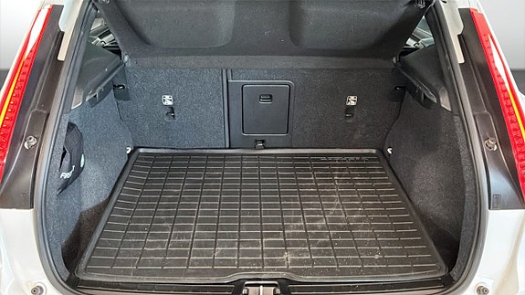 Volvo XC40 10 of 23