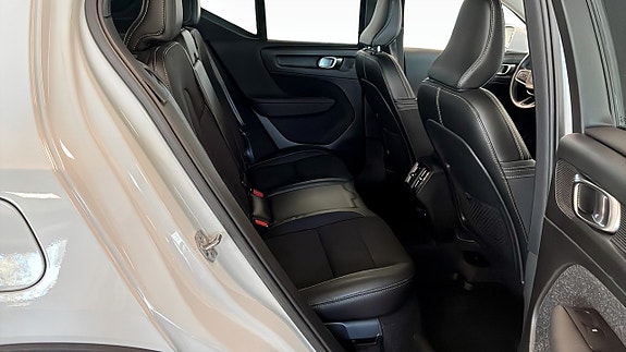 Volvo XC40 5 of 23
