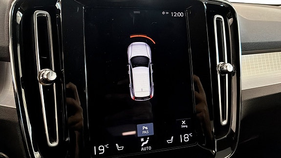 Volvo XC40 16 of 23