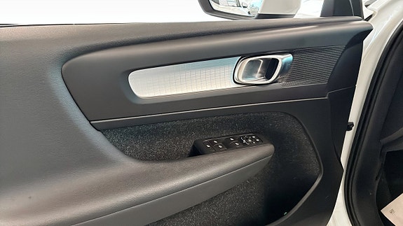 Volvo XC40 11 of 23